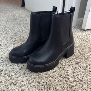 MADDEN NYC Black Chunky Heel Ankle Boots